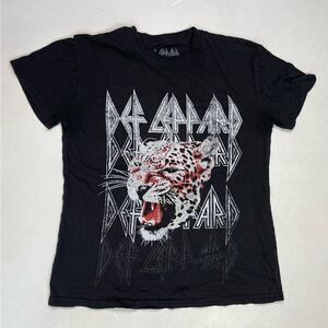 DEF LEPPARD Graphic T-shirt Women Small Black Short Sleeve Music